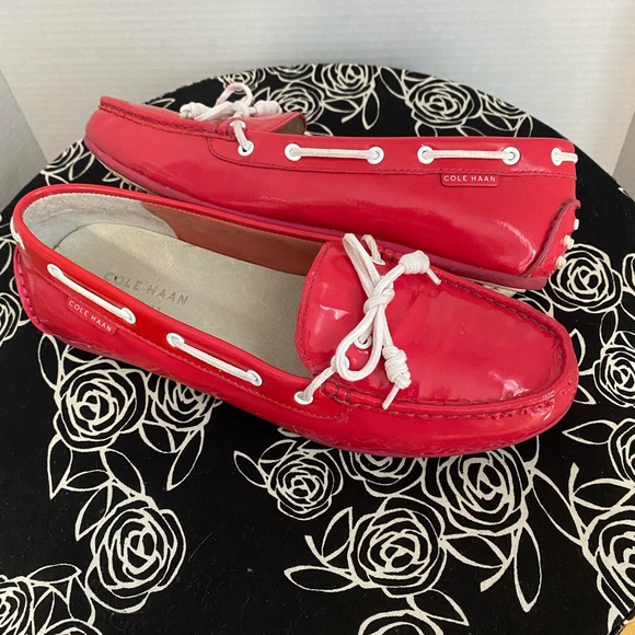 COLE HAAN WOMEN’S GRANT PATENT ESCAPE MOCCASINS - Picture 2 of 12